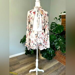 🛍️FBA  Open back floral xtra wide bell sleeve romper size 8  new condition.